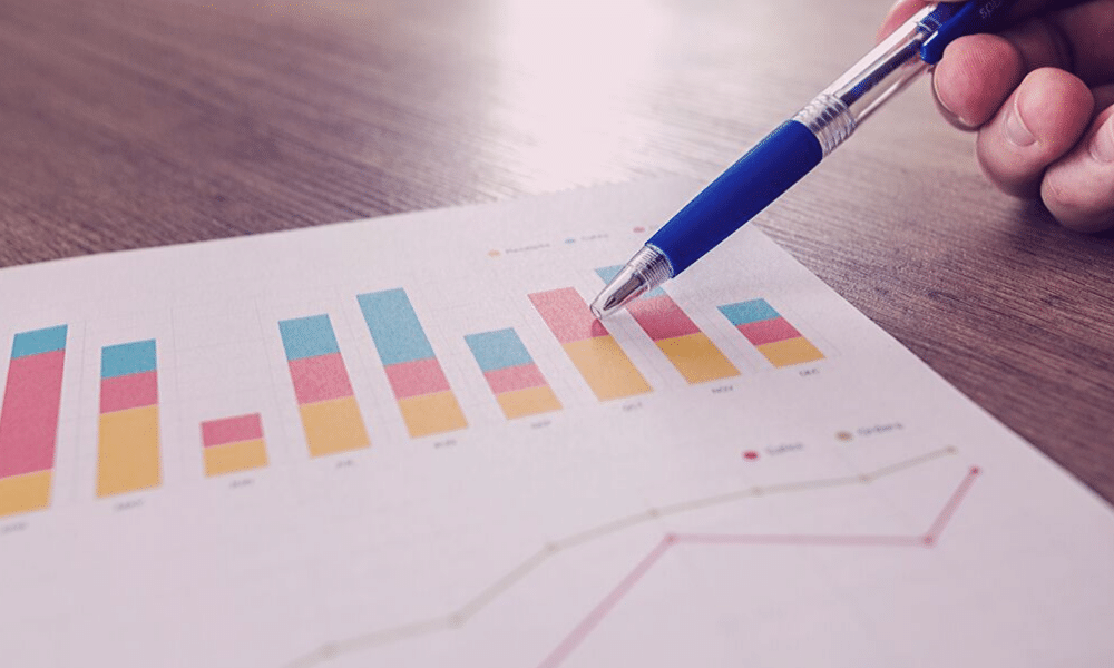 Pen pointing at a bar graph on a piece of paper